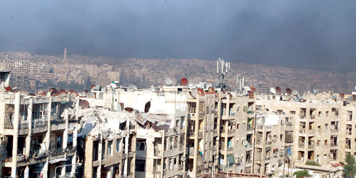  دخان يغطي سماء حلب إثر عملية إحراق الإطارات لتحييد الطيران