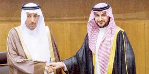  المهندس القبلان والأمير سعود بن عبدالله بن ثنيان بعد مراسم التوقيع