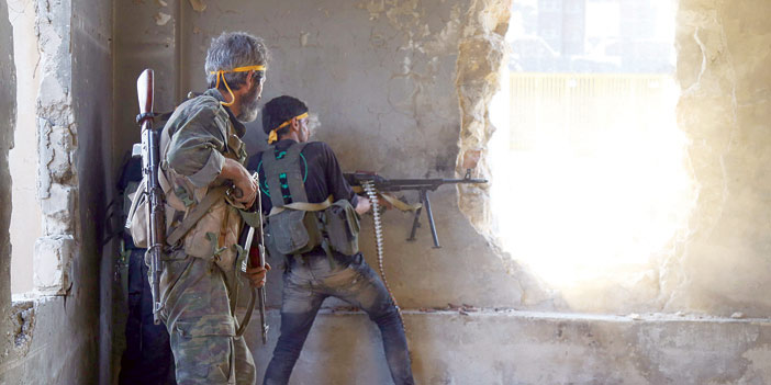   مقاتلو المعارضة السورية أثناء تواجدهم في حلب وقتالهم لنظام الأسد