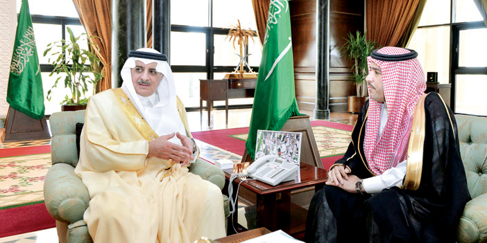 الأمير فهد بن سلطان يلتقي مدير فرع وزارة تجارة تبوك 