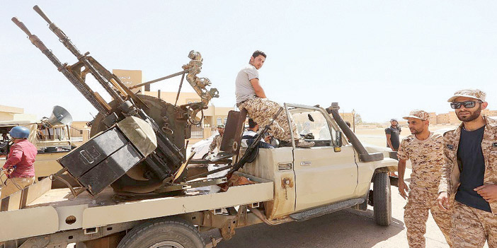  عناصر من  الجيش الليبي خلال اشتباكهم مع تنظيم داعش في سرت
