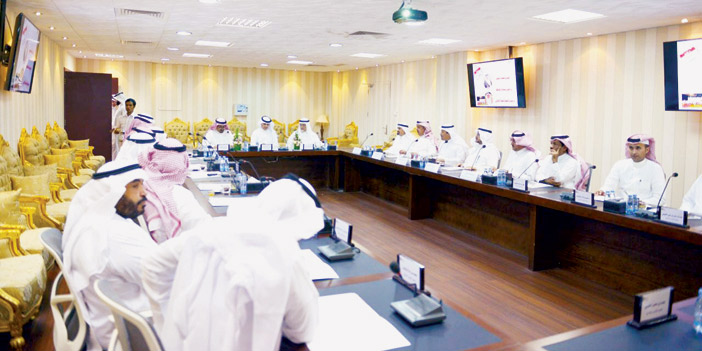  السليم أثناء اجتماعه مع أعضاء المجلس البلدي