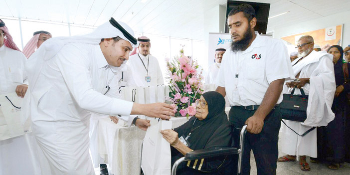 «الجاسر» تفقد صالة الحج واستقبل فوجاً من حجاج بنجلاديش 