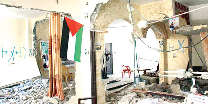   قوات الاحتلال هدمت منزل عائلة الشهيد الطرايرة في بلدة بني نعيم
