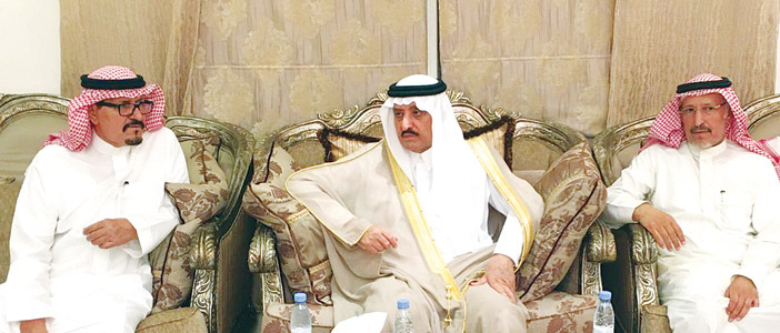 الأمير أحمد بن عبدالعزيز يعزي أبناء محمد بن فهد بن ظبية 