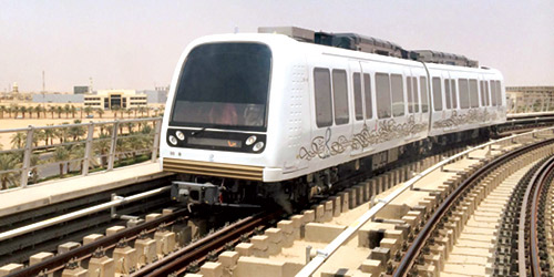 مترو جامعة الأميرة نورة بإشراف فريق نسائي صيانة وقيادة 