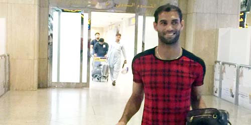   سعد الأمير لحظة وصوله للمملكة