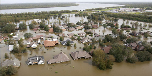 11 قتيلاً و40 ألف منزل متضرر في الفيضانات في ولاية لويزيانا الأميركية 