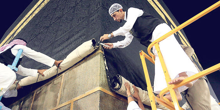  رفع ثوب الكعبة المشرفة
