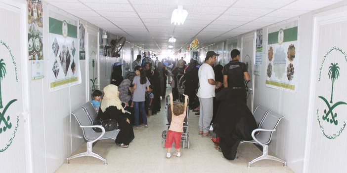  الفريق الطبي يقدم العلاج للاجئين السوريين