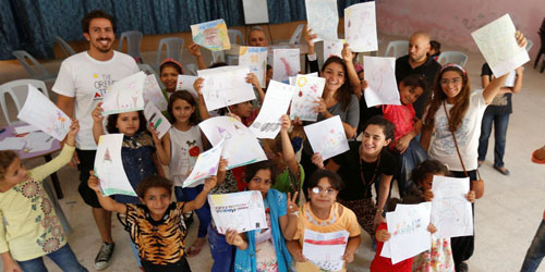 إبداعات أطفال اللاجئين على قمصان تباع بالأردن 