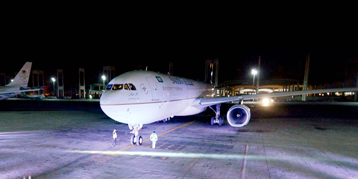   أولى طائرات الخطوط السعودية من طراز ايرباص 300-A330 الإقليمية لدى وصولها جدة