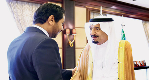  خادم الحرمين الشريفين مستقبلاً بامخرمة