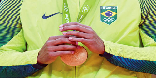 نالت 19 ميدالية منها سبع ذهبيات لكنها هزيلة بين الدول المستضيفة 