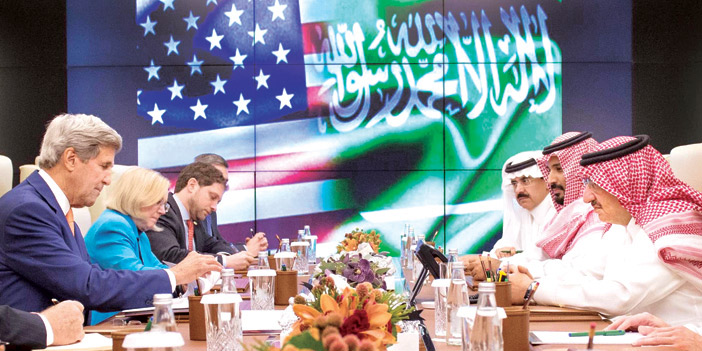  ولي العهد خلال اجتماعه بحضور ولي ولي العهد مع وزير الخارجية الأمريكي