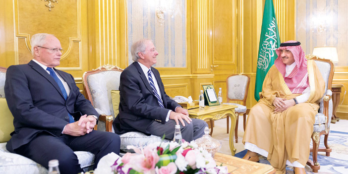  ولي العهد خلال استقباله الوفد الأمريكي من الحزبين الجمهوري والديموقراطي