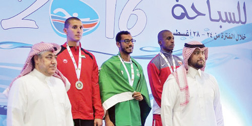  تتويج السباح السعودي نذير آل حمود بالذهب