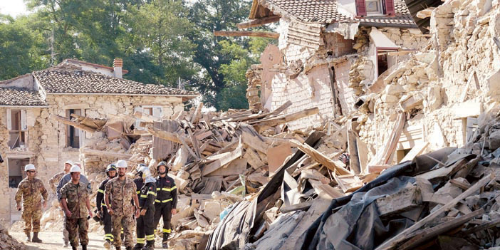  تواصل عمليات الإنقاذ في إيطاليا بعد ما خلفة الزلزال من آثار