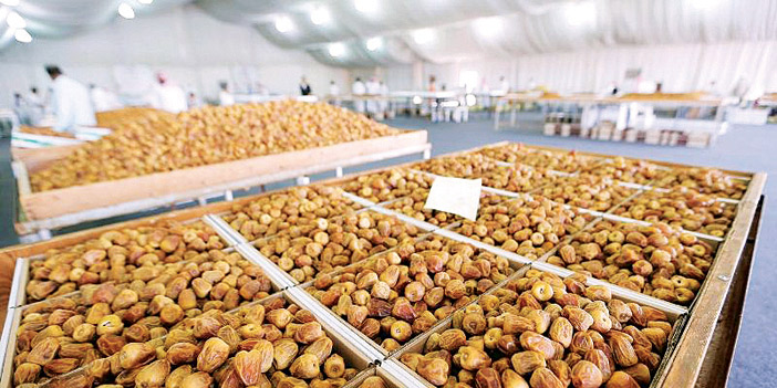   عرض التمور بطريقة خاصة