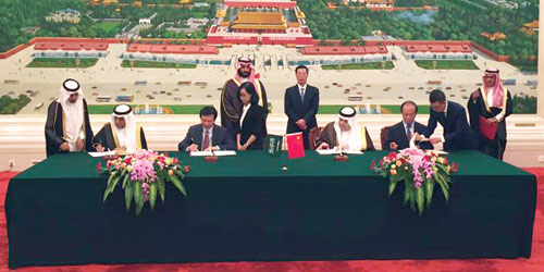   الأمير محمد بن سلمان ونائب رئيس الوزراء الصيني خلال التوقيع