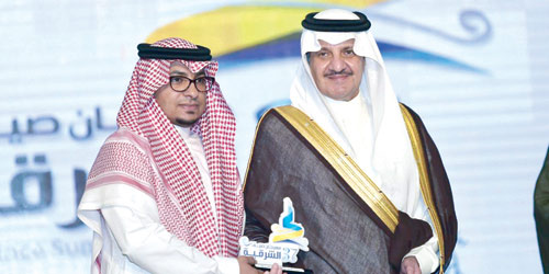   أمير المنطقة الشرقية يكرِّم شركة الجميح القابضة