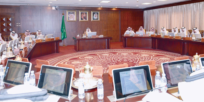   مجلس المنطقة شدد على زيادة الاهتمام بشريحة الشباب