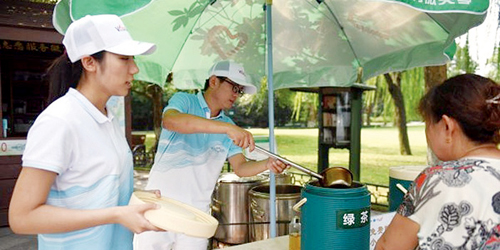 4000 متطوع صيني لمساعدة زوار هانغتشو خلال القمة 