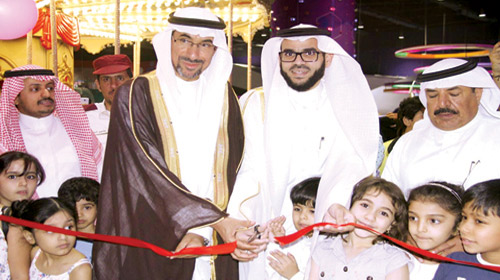  لحظة قص شريط الافتتاح