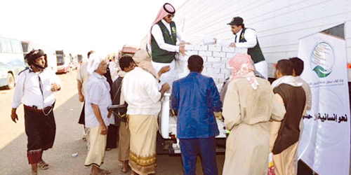 مركز الملك سلمان للإغاثة يواصل تقديم الوجبات الغذائية للحجاج اليمنيين بمنفذ الوديعة 
