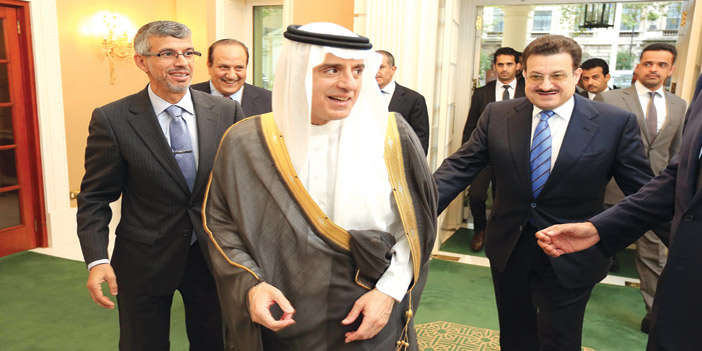  وزير الخارجية لدى وصوله مقر السفارة