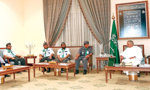  الفيصل خلال استقبال وفد الكشافة