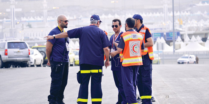   رجال الهلال الأحمر في الميدان