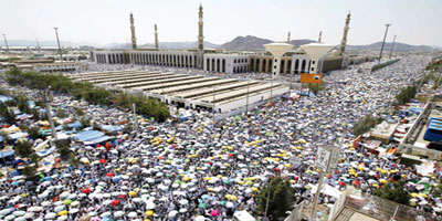 أمير منطقة مكة المكرمة يعلن مرونة نفرة عرفات واستقرار الحجاج في مزدلفة آمنين 