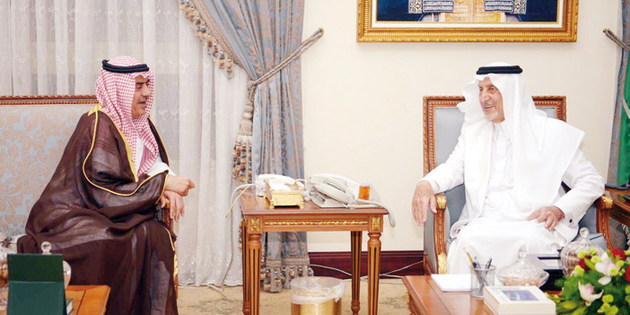  الأمير خالد الفيصل مستقبلاً وزير الشؤون البلدية