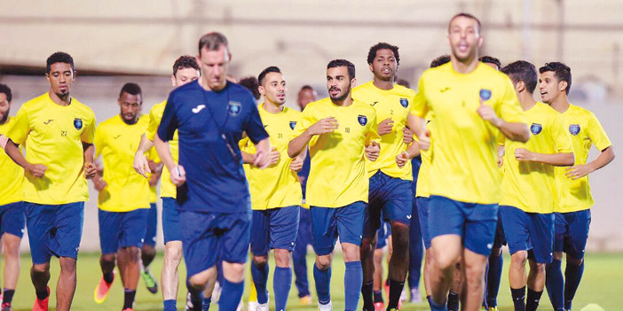  الحمداوي يتقدَّم اللاعبين في تدريبات التعاون