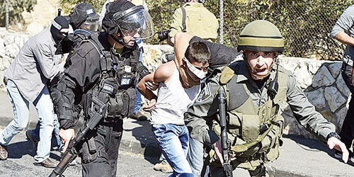   الاحتلال يعتقل 15 فلسطينياً بينهم زوجة شهيد وطفل