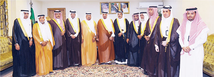  الأمير جلوي مع رئيس وأعضاء غرفة نجران