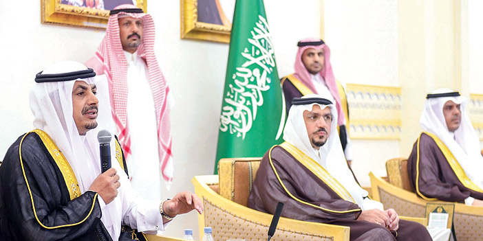  الأمير فيصل بن مشعل أثناء لقائه بقيادات التعليم في المنطقة