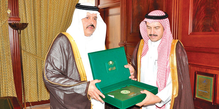  نائب أمير حائل يتسلم تقرير مكافحة المخدرات