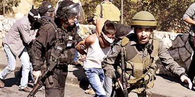 الاحتلال يُصيب طفلاً فلسطينياً  بجراح خطرة في الخليل 