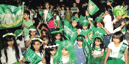  الزهرات الصغيرات أبهجن مسرح الاحتفال