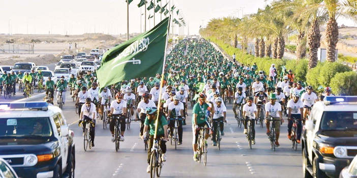  1000 دراج ارتدوا شعارات وطنية