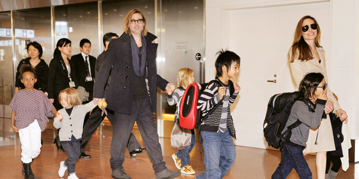 طموح أنجلينا جولي السياسي سبب طلاقها من براد بيت  