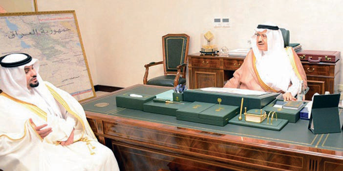  الأمير مشعل بن عبد الله أثناء لقائه العنزي