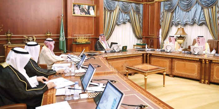   الأمير فيصل بن سلمان أثناء ترؤسه الاجتماع