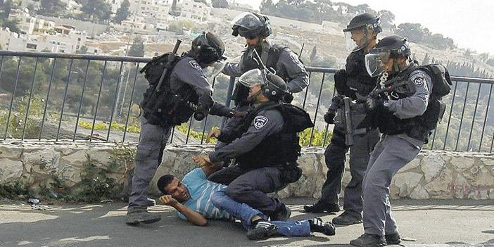  الاحتلال الصهيوني يعتقل أحد الفلسطينيين بشكل تعسفي