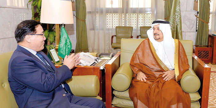   الأمير فيصل بن بندر يستقبل السفير الصيني