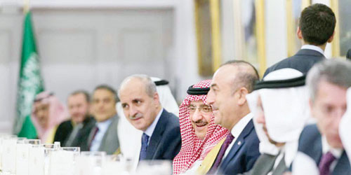 رئيس الوزراء التركي يقيم مأدبة عشاء تكريماً لسمو ولي العهد 