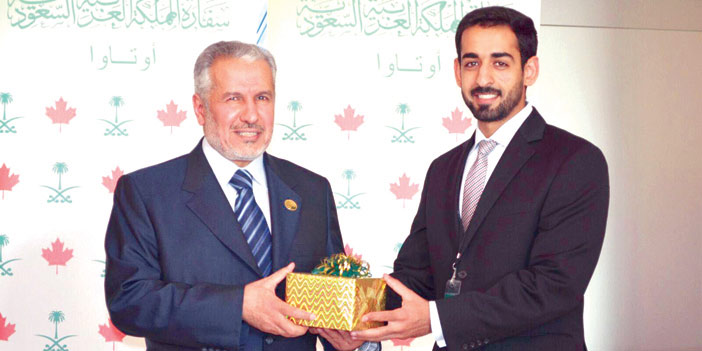 الربيعة يكرِّم بعض الأطباء السعوديين المتميزين في كندا 