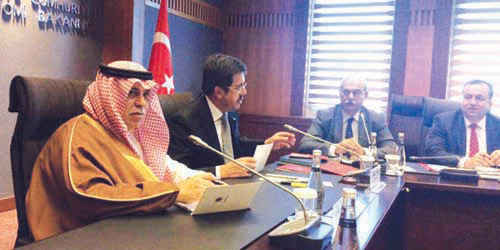  وزير التجارة خلال اجتماعه مع نظيره التركي في أنقرة أمس